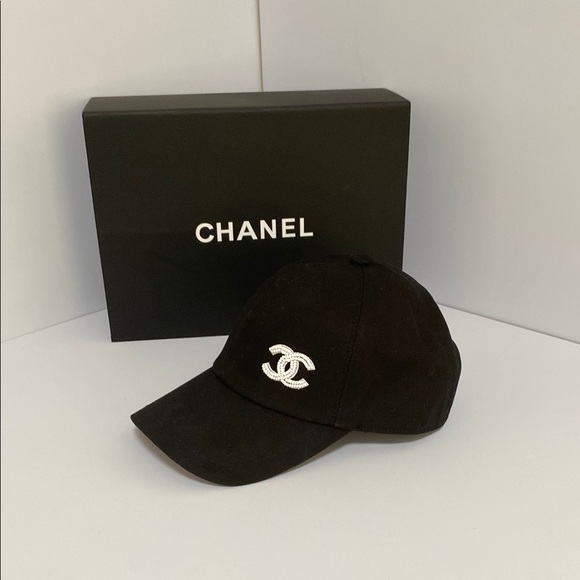 CHANEL Black Cap with White Logo😎😎 - Picture 1 of 7